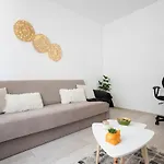 Apartman Kubiq By Coresi *