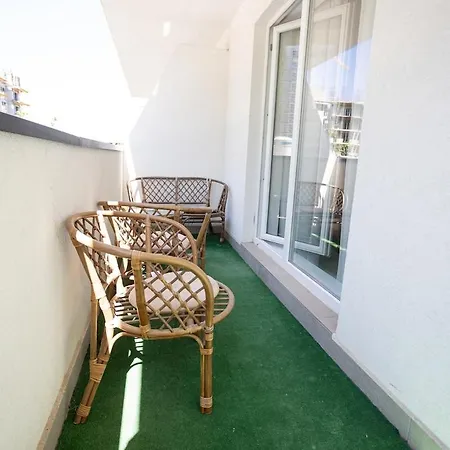 Kubiq By Coresi Apartman *