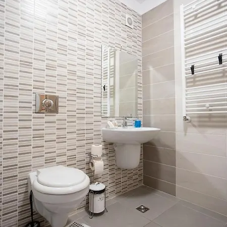 Kubiq By Coresi Apartman *