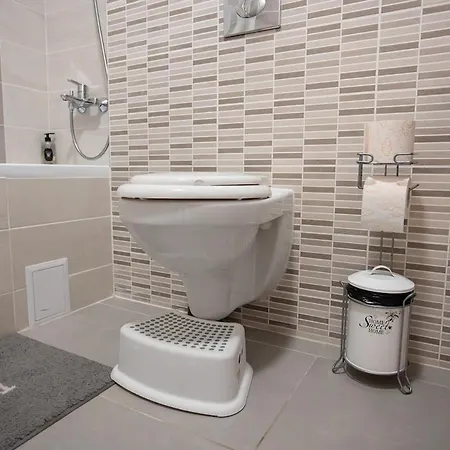 Kubiq By Coresi Apartman *