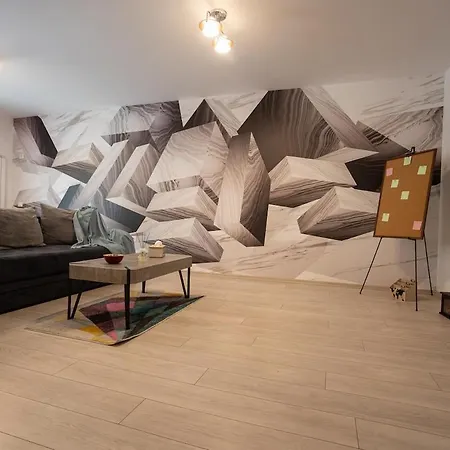 Kubiq By Coresi Apartman
