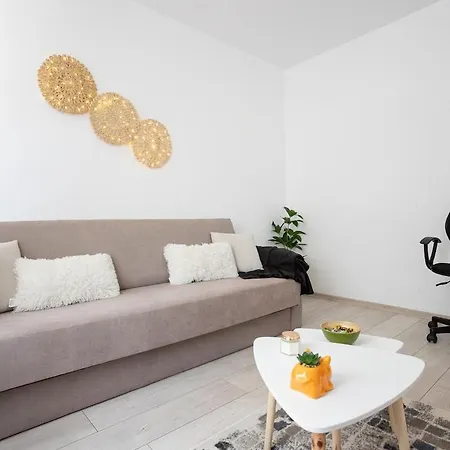 Apartman Kubiq By Coresi *